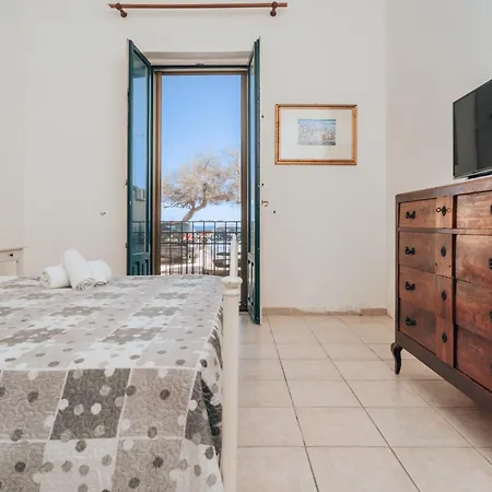 Il Vicoletto Vista Mare Apartment *